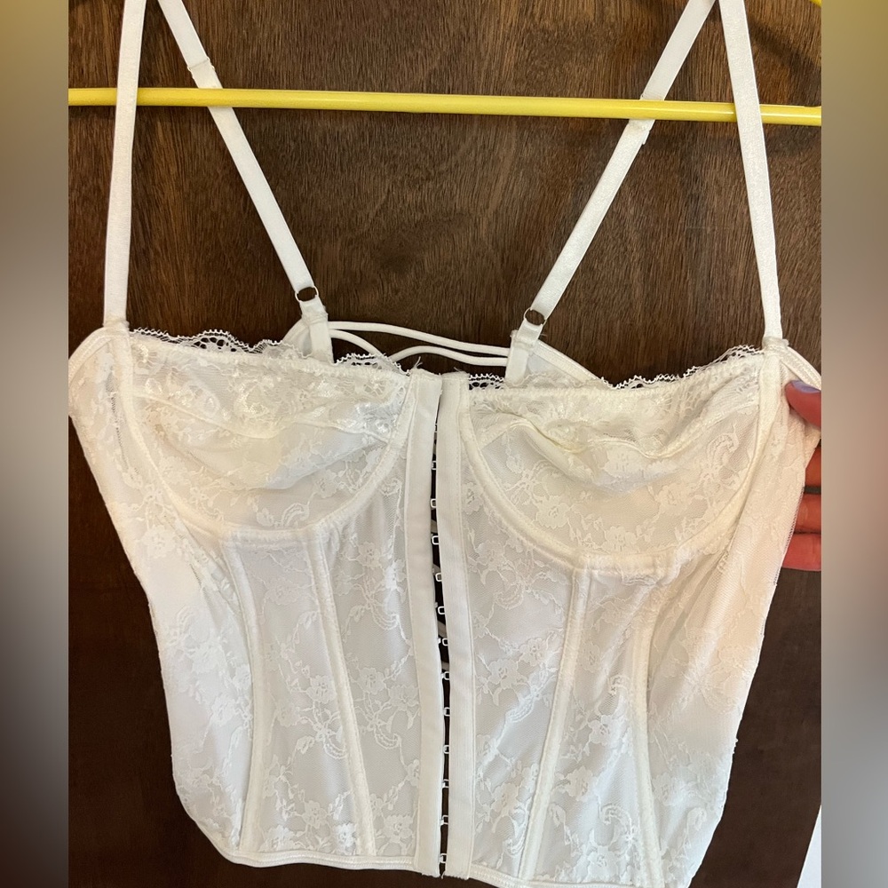 SUPER CUTE corset from shein, just too big on me! Size large, white, never worn